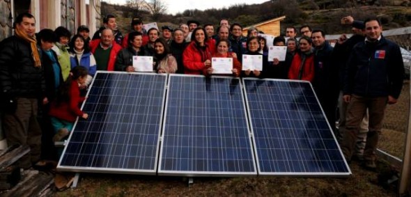 26 familias de sectores rurales de Ibáñez cuentan con electricidad fotovoltaica