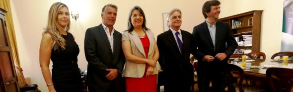Ministra Villegas y equipo documental Slide